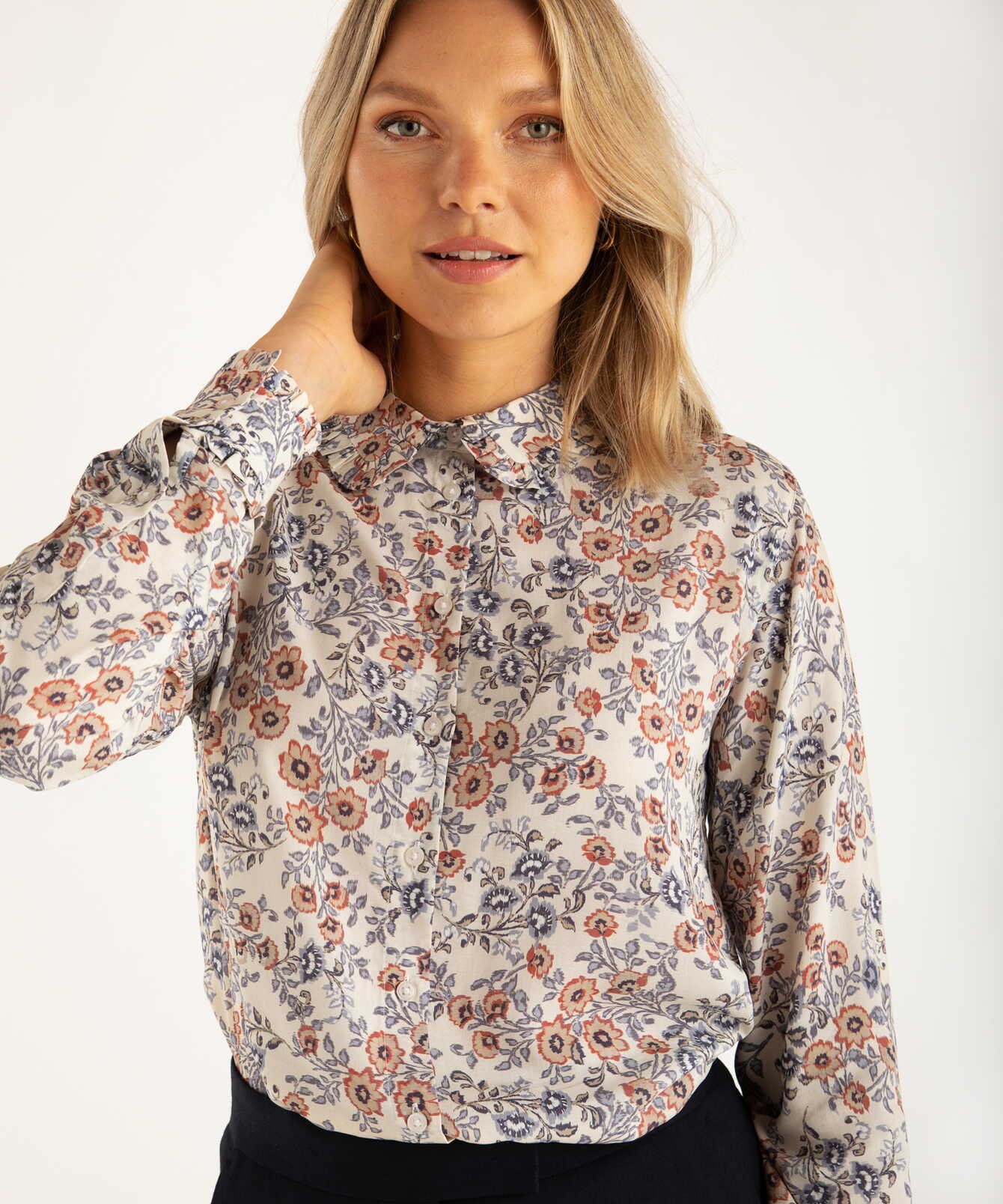 Skjorta Chloe Frill Blues Blommönstrad Blus The Shirt Factory