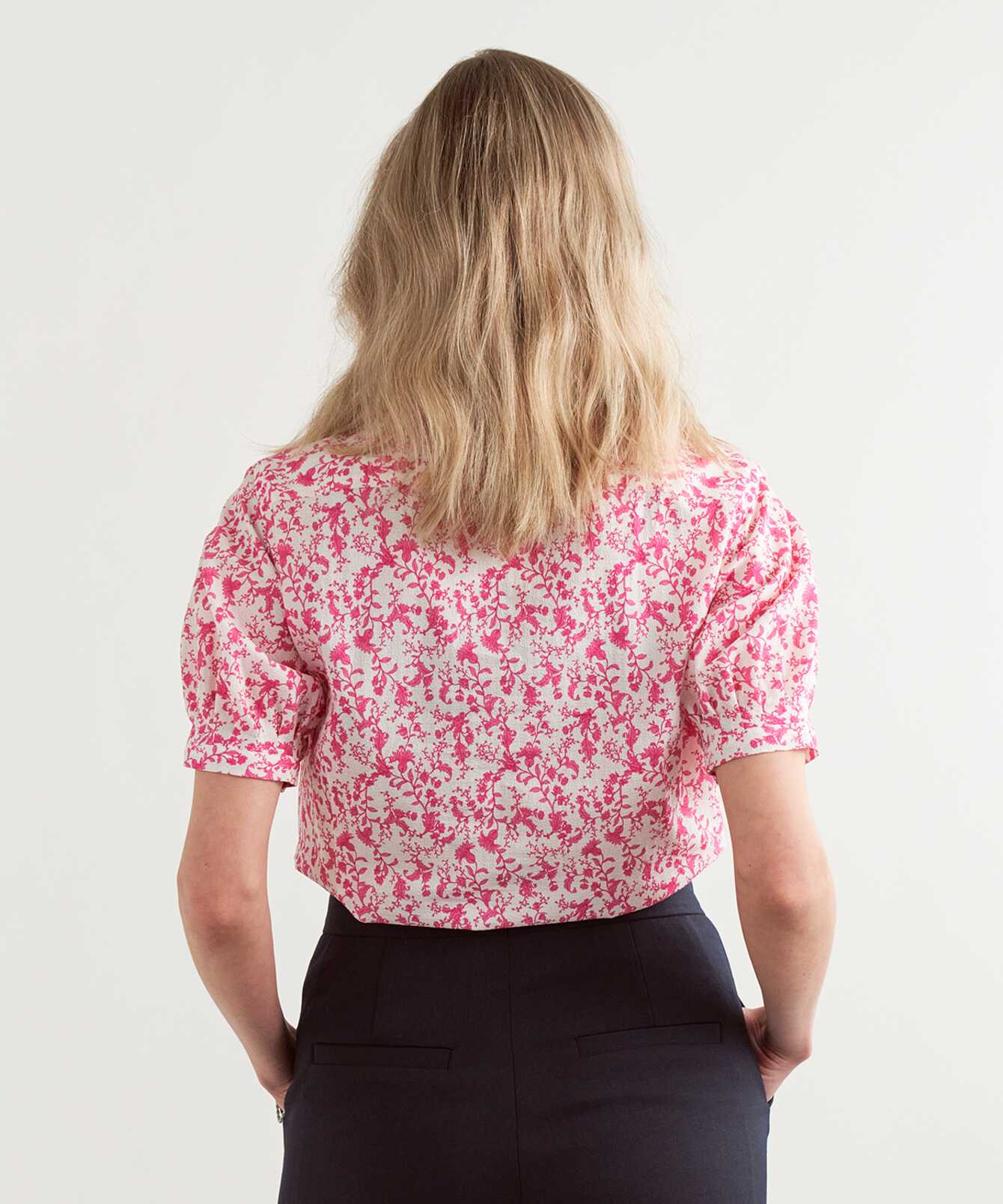 Skjorta Harper Pink Floral Kortärmad Jacquard Blus The Shirt Factory
