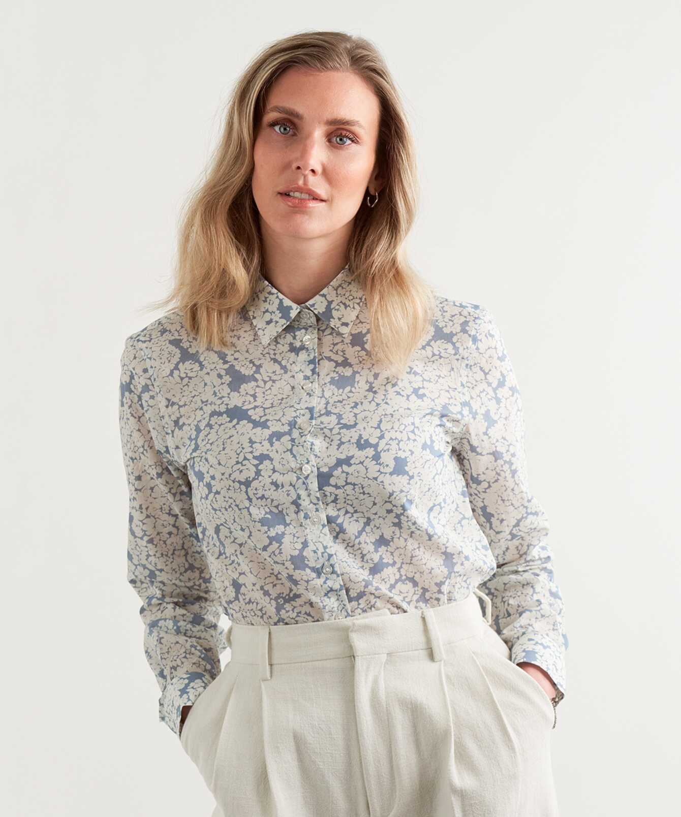 Skjorta Tilde Belleza Blå Blommig Toile Blus The Shirt Factory